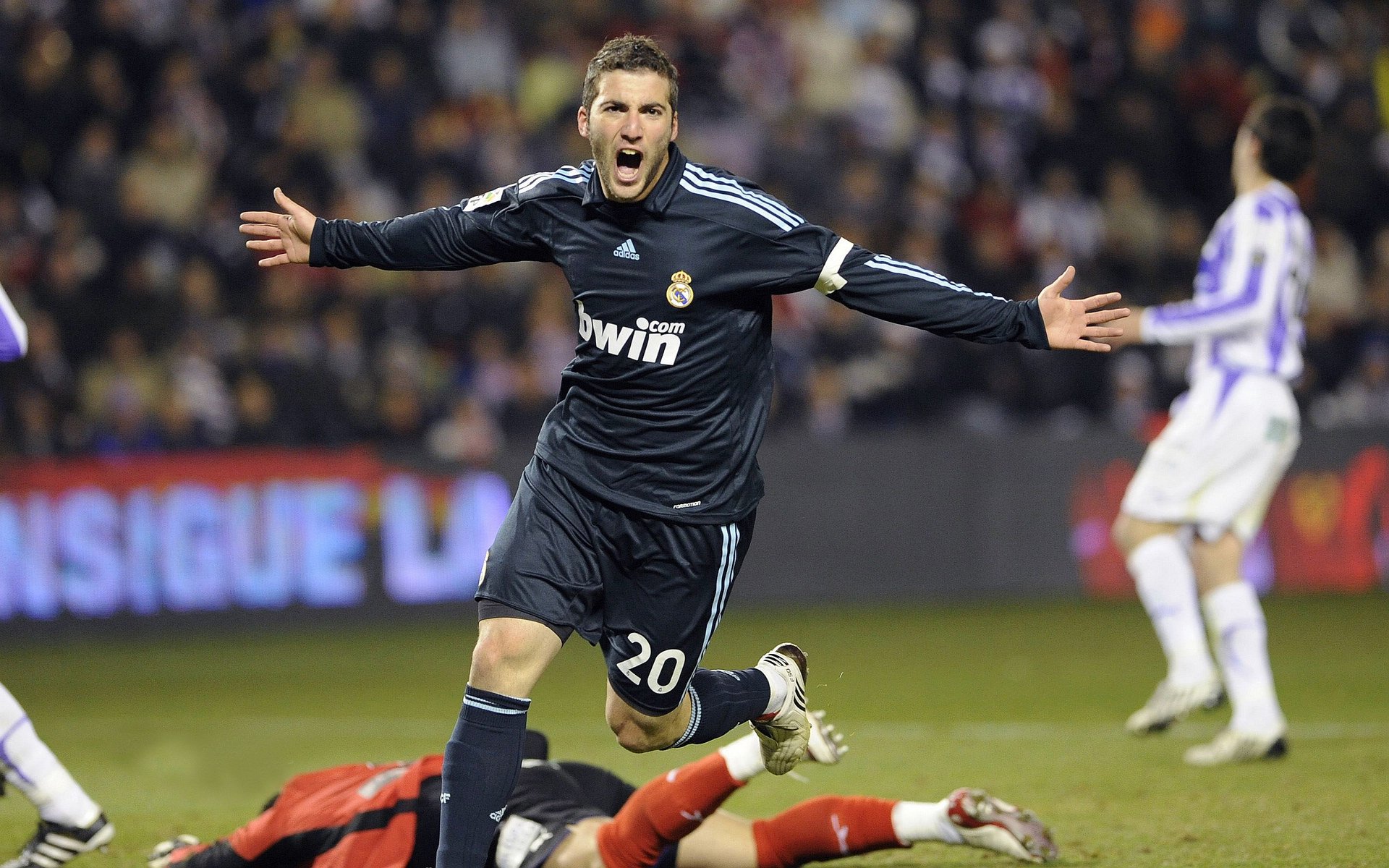 【比赛焦点】防守策略成制胜关键，如何巧妙布置防御？，防守该怎么防