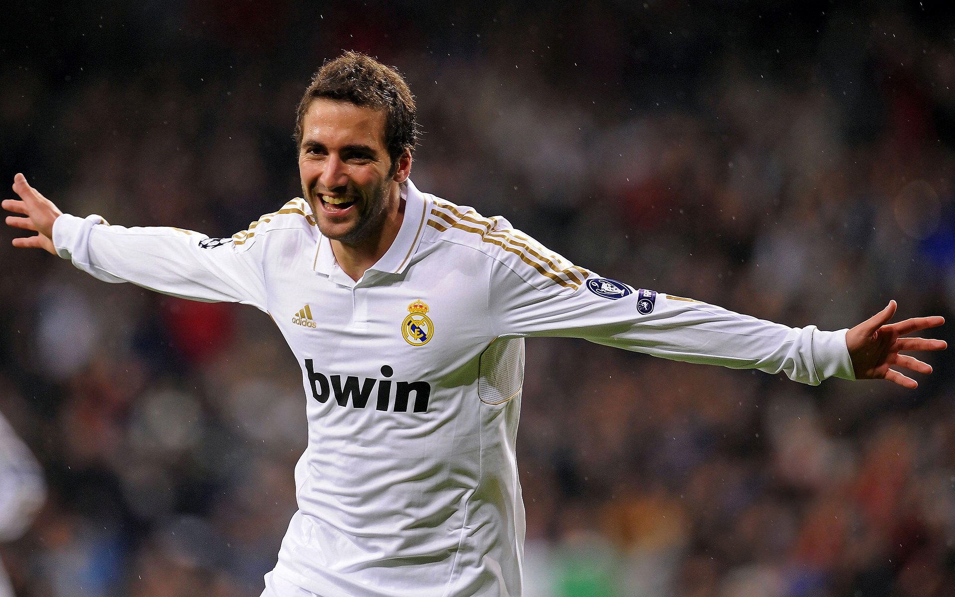 JIUYOU GAMING-西汉姆联球迷集体欢庆，赢得阶段性胜利，西汉姆联球队